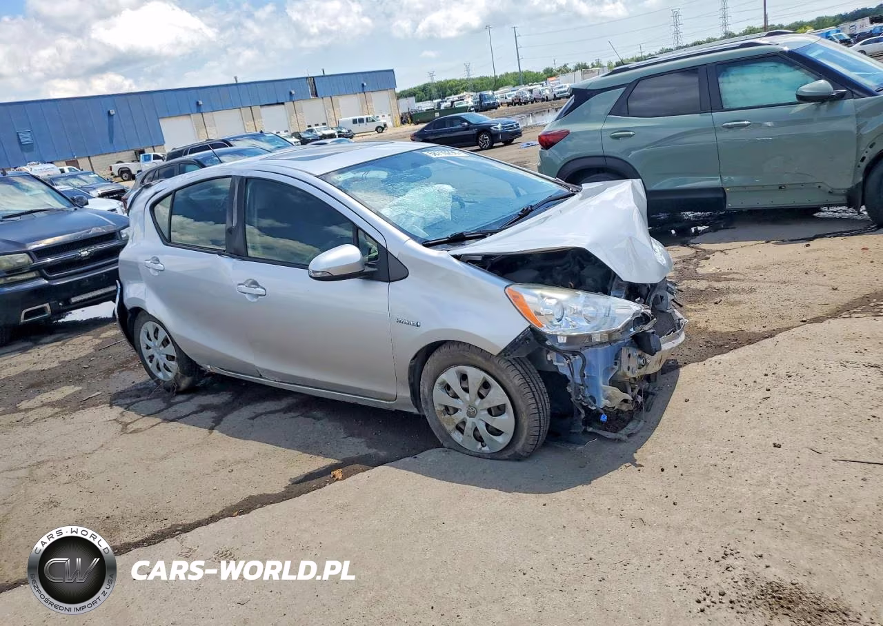 2012 Toyota Prius C Three VIN:JTDKDTB34C1026685 - 4