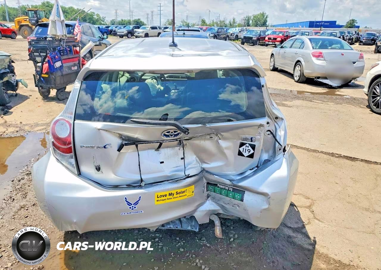 2012 Toyota Prius C Three VIN:JTDKDTB34C1026685 - 6