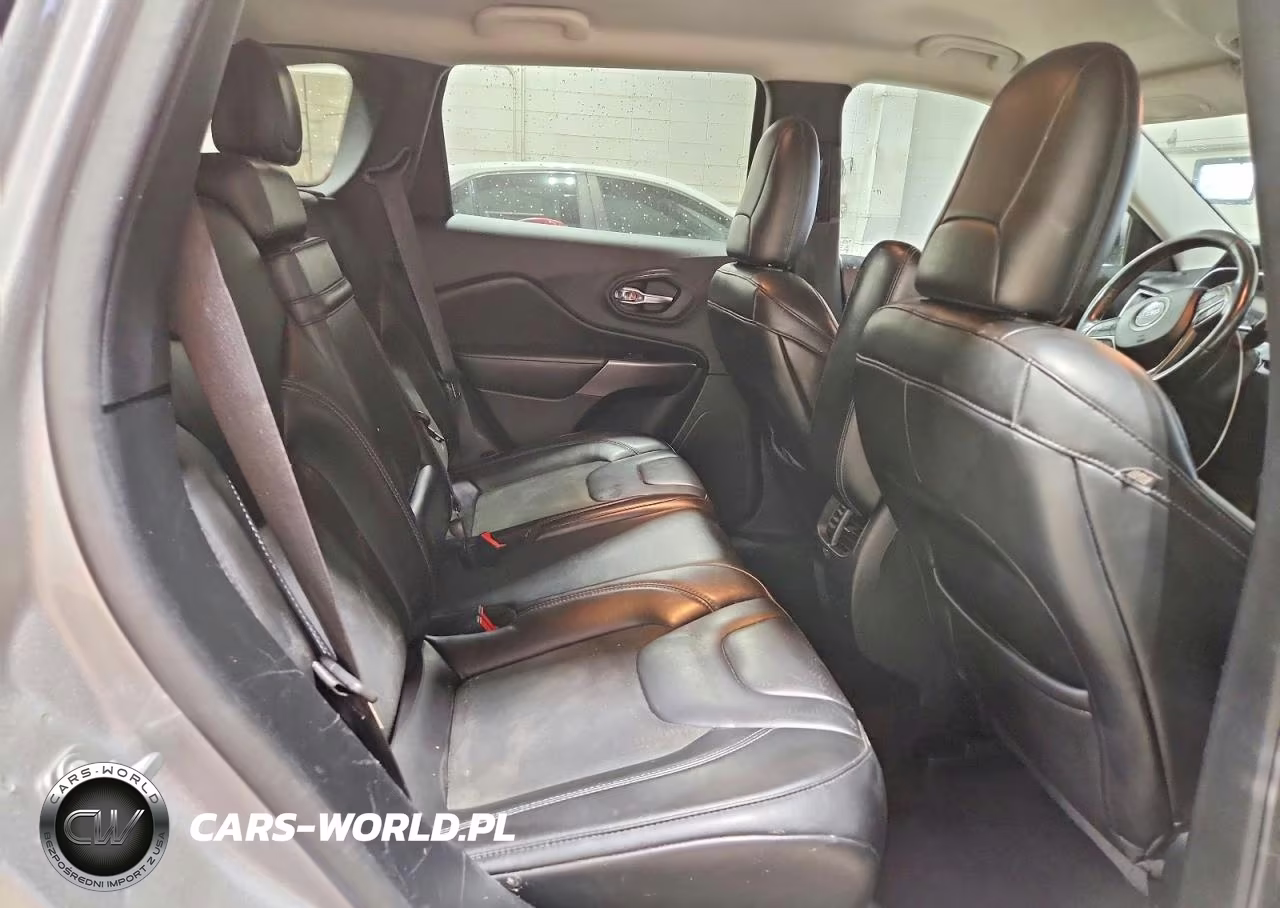 2019 Jeep Cherokee Latitude Plus VIN:1C4PJMLBXKD330546 - 11