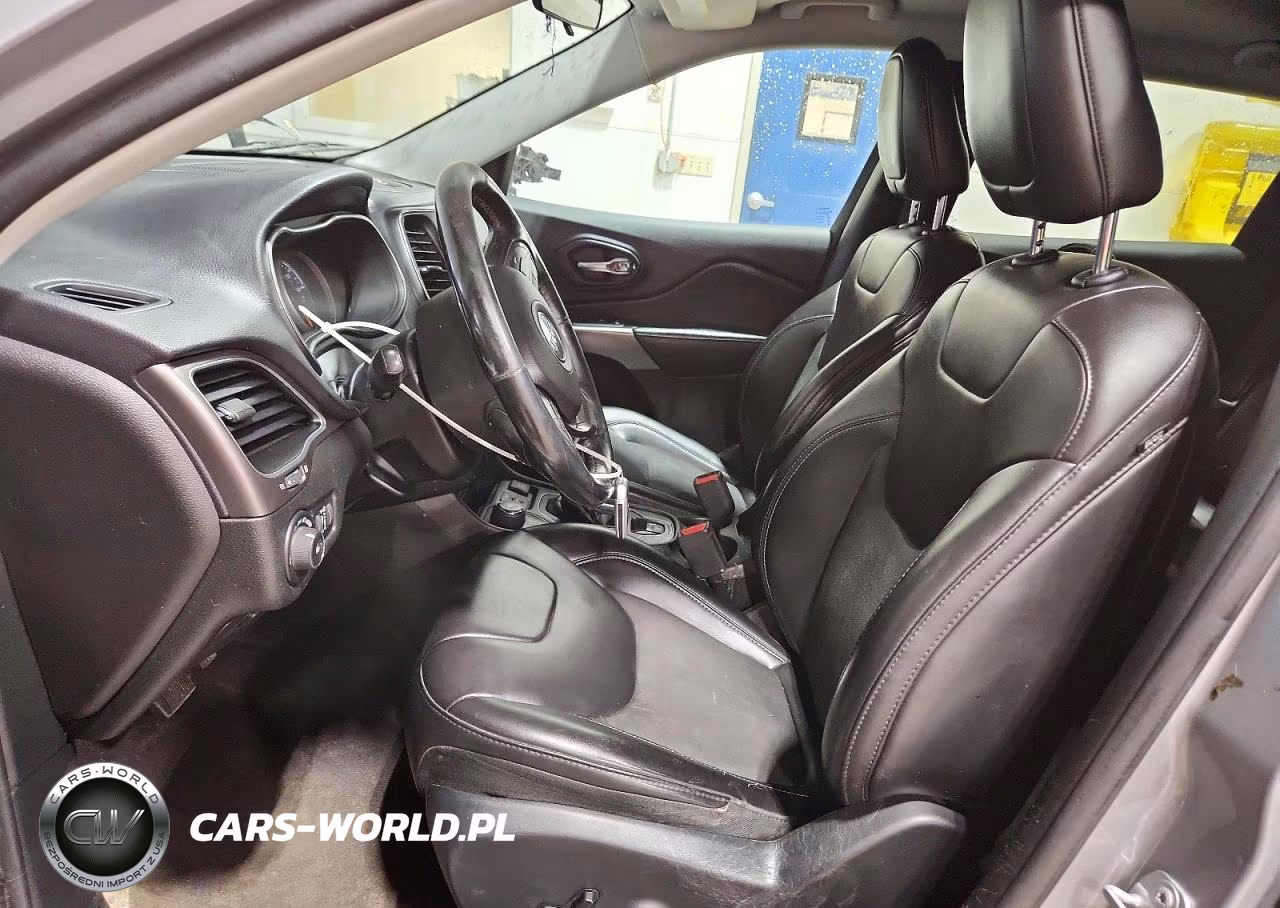 2019 Jeep Cherokee Latitude Plus VIN:1C4PJMLBXKD330546 - 7