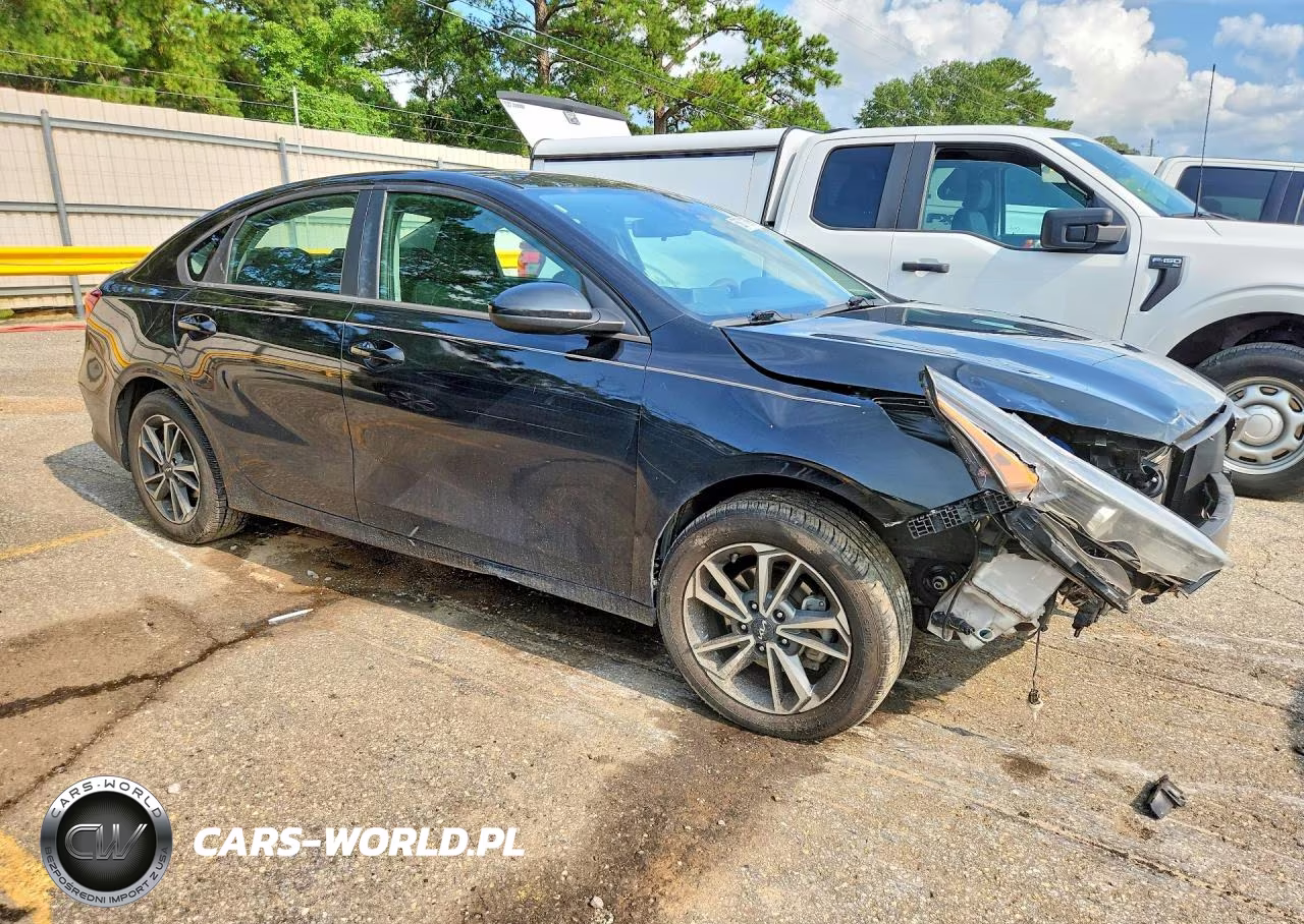 2022 Kia Forte Lxs VIN:3KPF24AD1NE464300 - 4