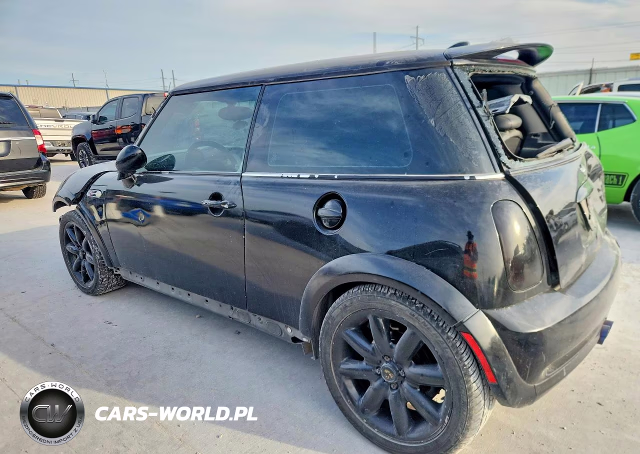 2006 Mini Cooper S VIN:WMWRE33556TN25707 - 2