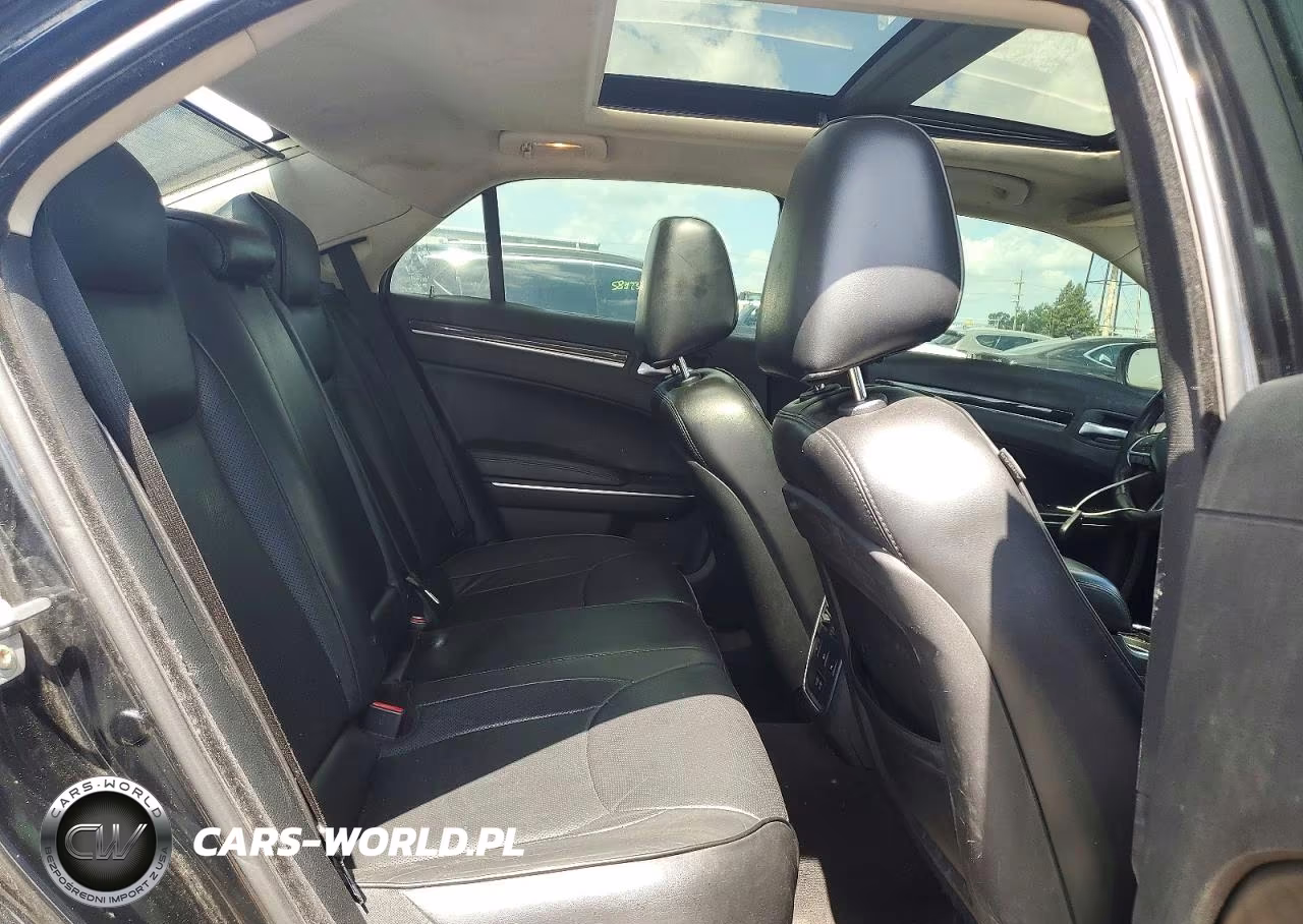 2016 Chrysler 300C VIN:2C3CCAKG9GH111418 - 10