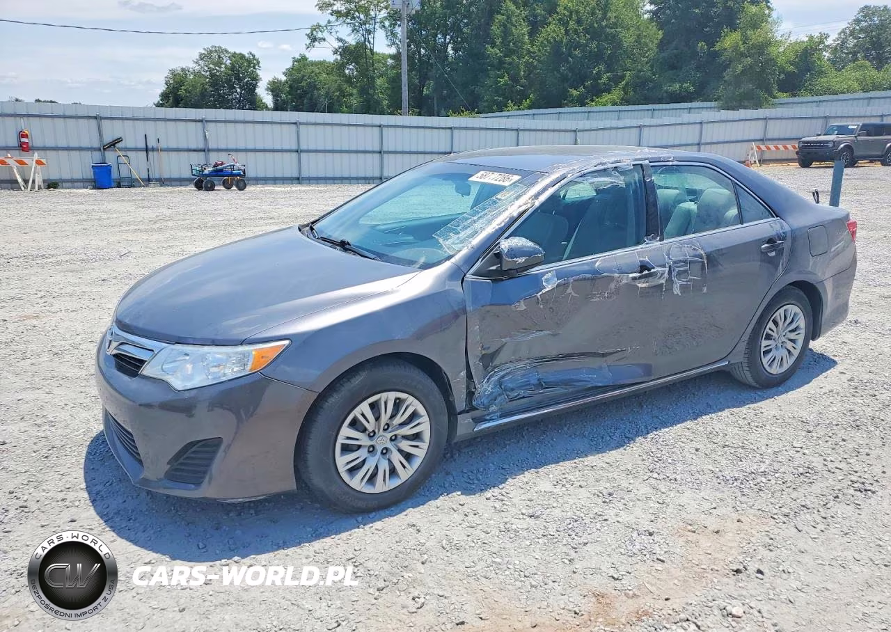 2014 Toyota Camry Le – zdjęcie 1 z 12