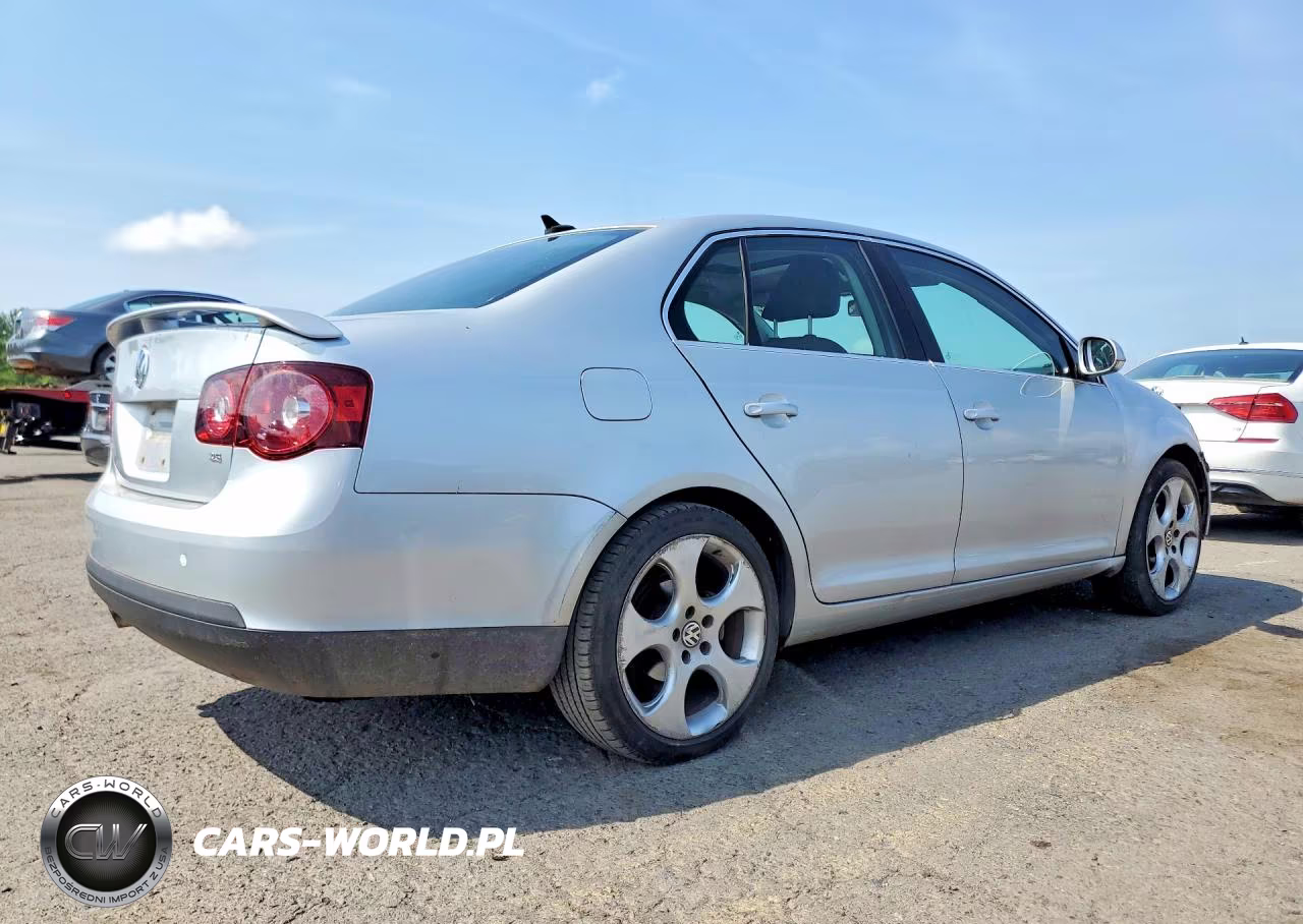 2010 Volkswagen Jetta VIN:3VWRZ7AJ3AM008554 - 3