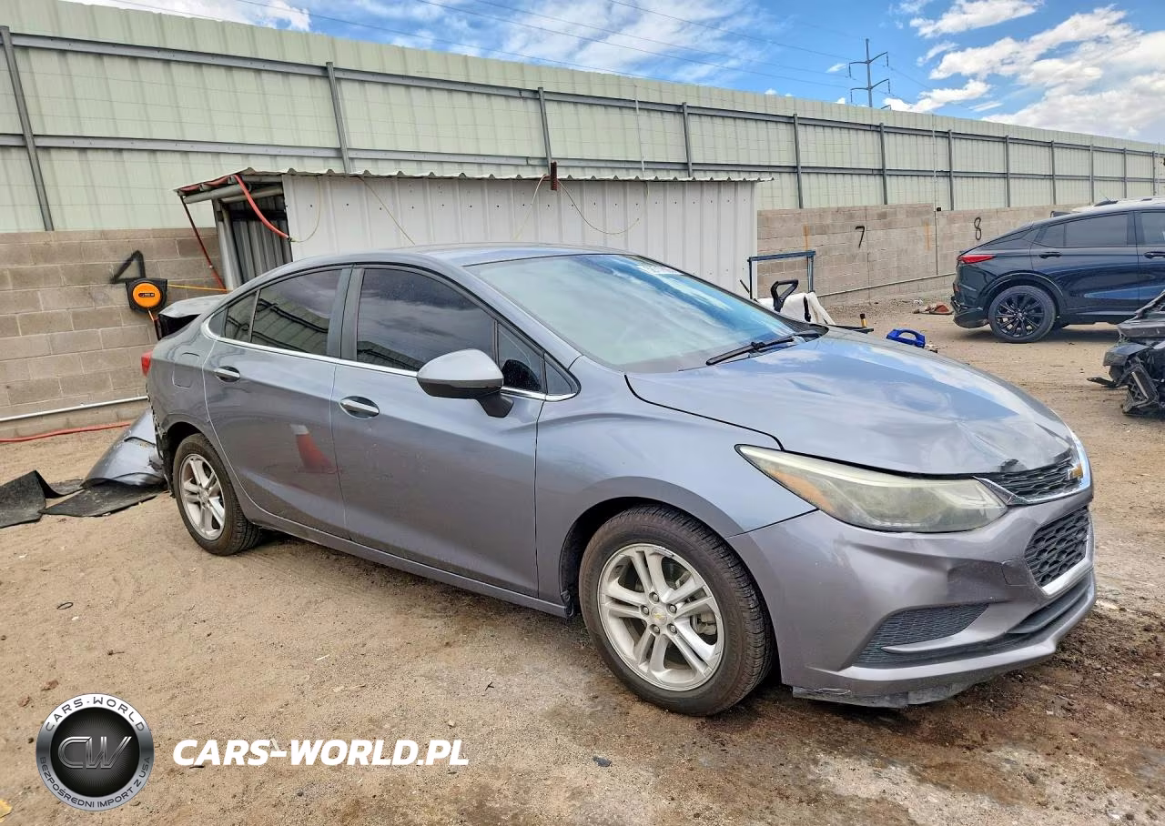 2018 Chevrolet Cruze Lt VIN:1G1BE5SM0J7242280 - 4