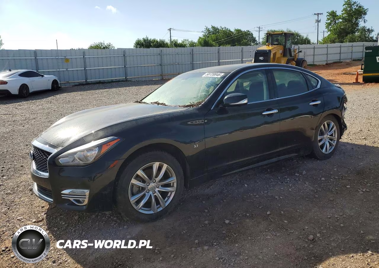2017 Infiniti Q70 3.7
