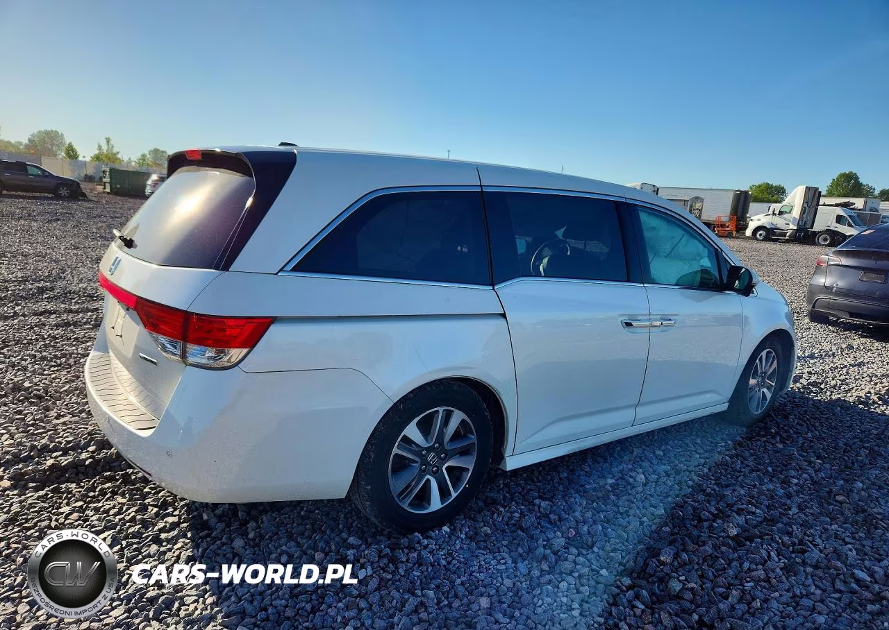 2014 Honda Odyssey Touring VIN:5FNRL5H98EB070157 - 3