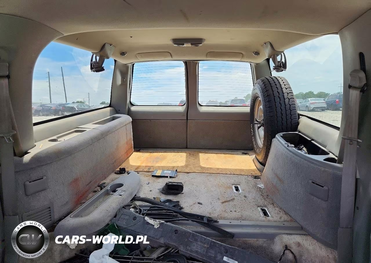 1999 GMC Suburban K1500 VIN:1GKFK16R4XJ802673 - 10