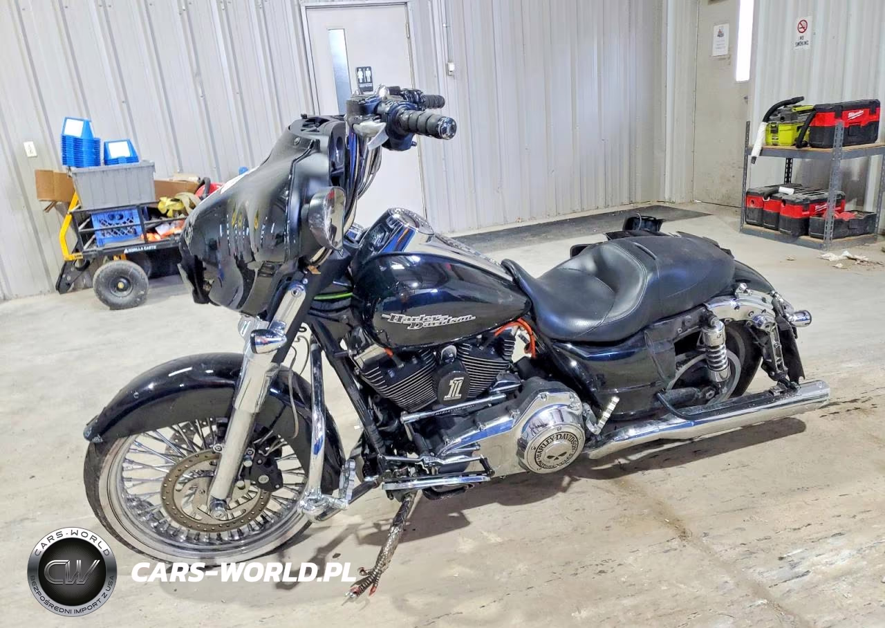 2015 Harley-Davidson Flhx Street Glide VIN:1HD1KBM12FB693887 - 3