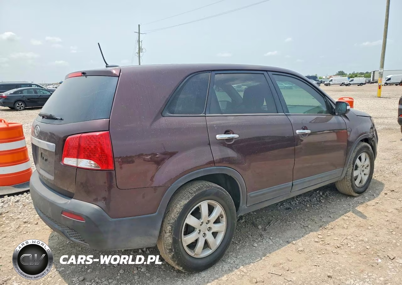 2013 Kia Sorento Lx VIN:5XYKT3A10DG376951 - 3