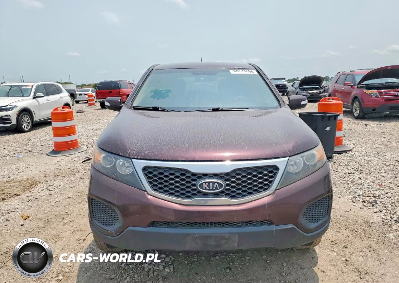 2013 Kia Sorento Lx VIN:5XYKT3A10DG376951 - 5