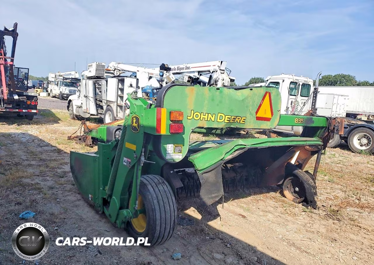 2010 John Deere 835 Windrower