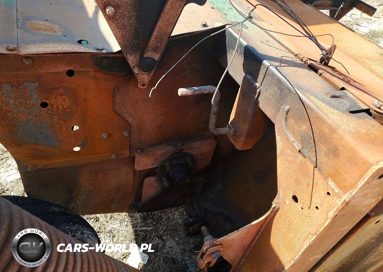 2010 John Deere 835 Windrower VIN:E00835T362077 - 10