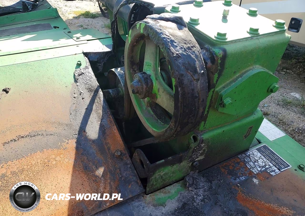 2010 John Deere 835 Windrower VIN:E00835T362077 - 6
