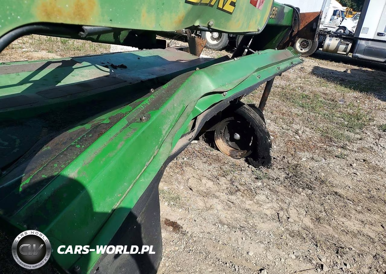 2010 John Deere 835 Windrower VIN:E00835T362077 - 9