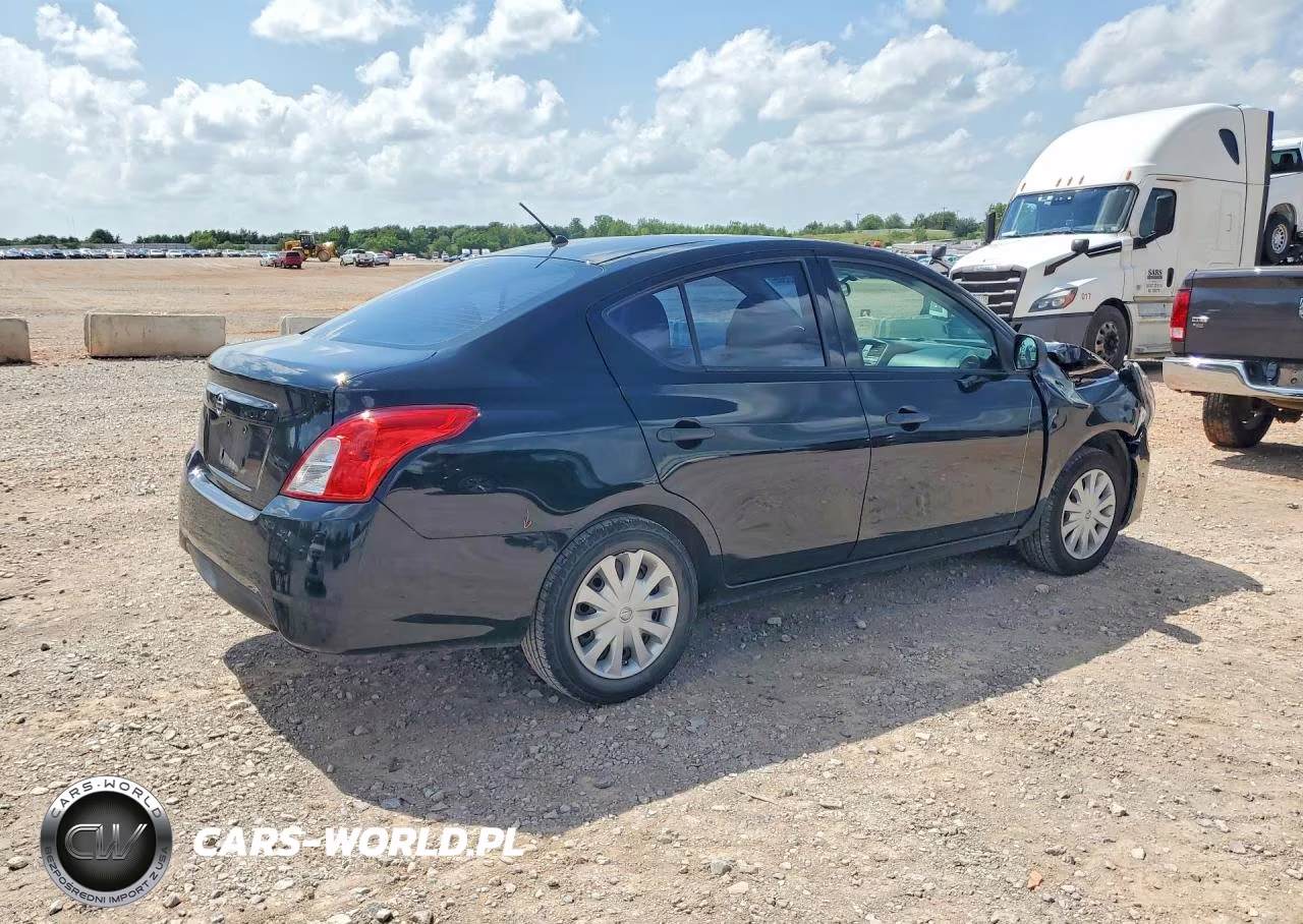 2015 Nissan Versa 1.6 S VIN:3N1CN7AP5FL833228 - 3
