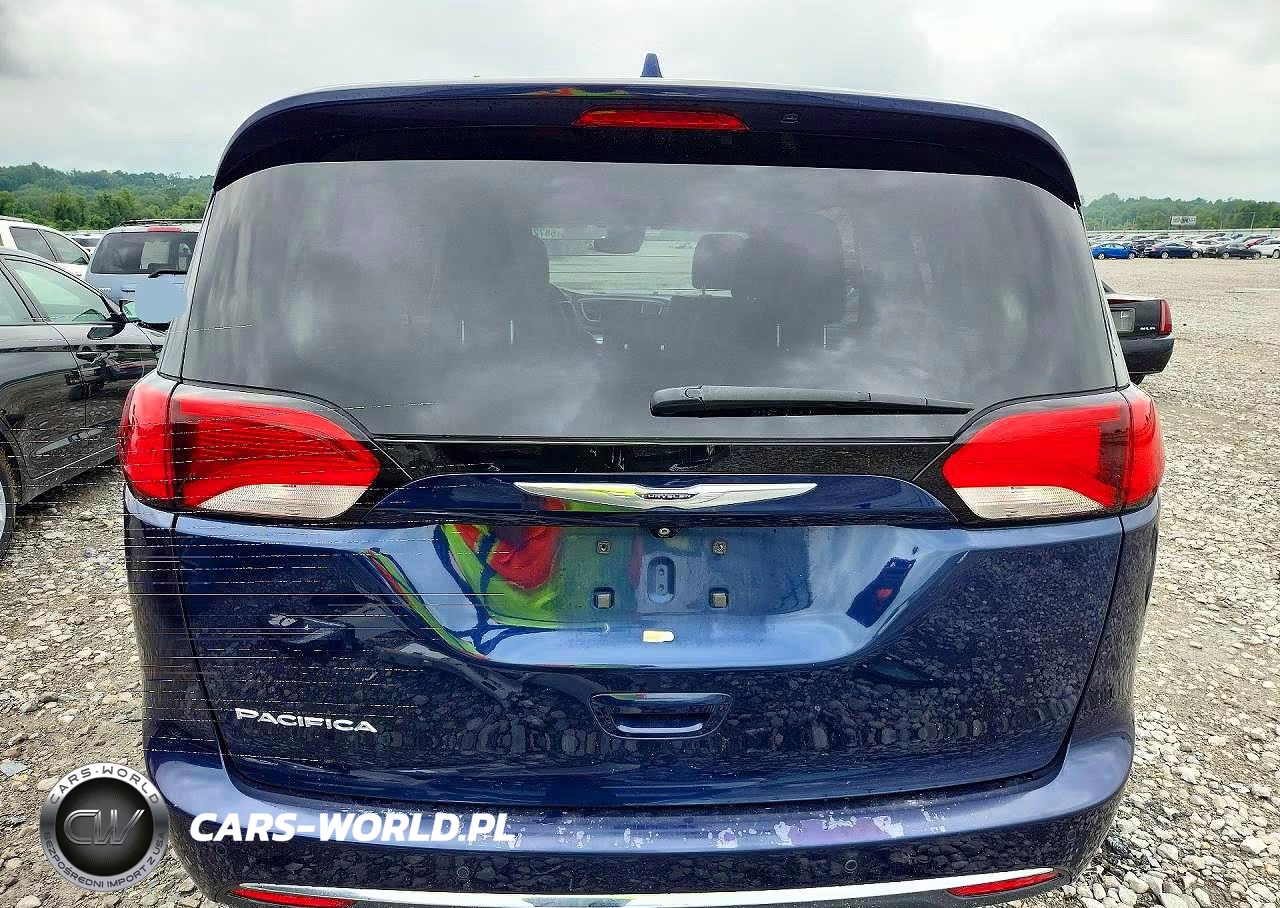 2017 Chrysler Pacifica Touring L Plus VIN:2C4RC1EG2HR538761 - 6