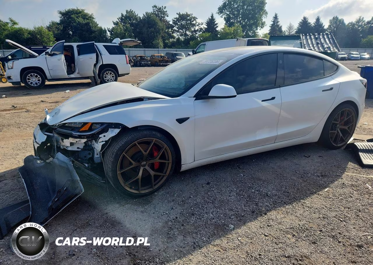 2025 Tesla Model 3 – zdjęcie 1 z 12