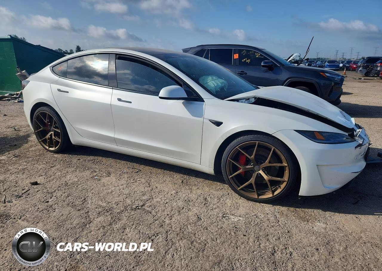 2025 Tesla Model 3 VIN:5YJ3E1ET8SF036465 - 4