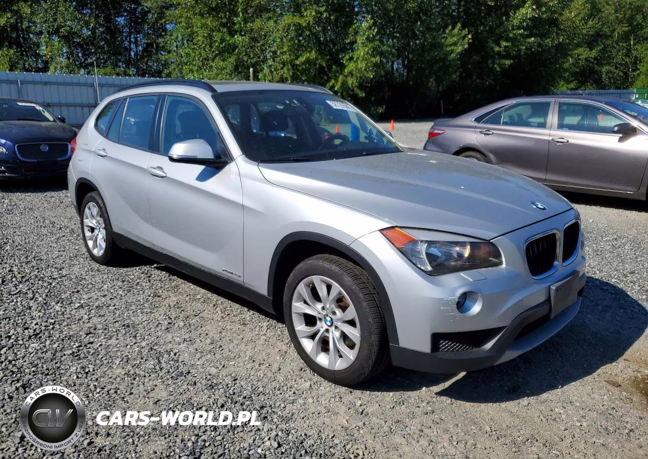 2014 BMW X1 xDrive28I VIN:WBAVL1C54EVY23810 - 4