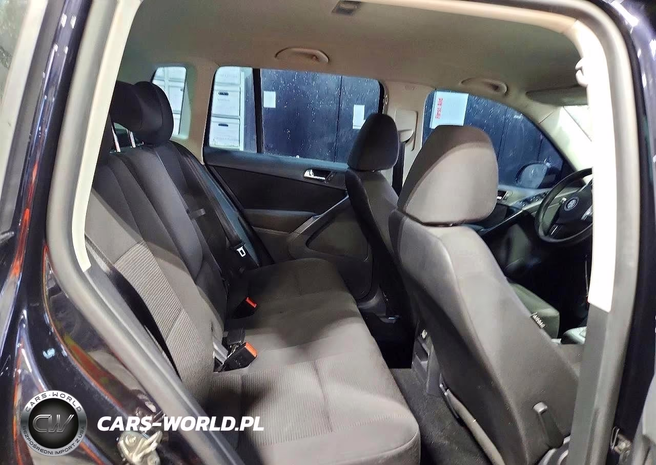 2018 Volkswagen Tiguan Limited VIN:WVGAV7AX0JK002679 - 10