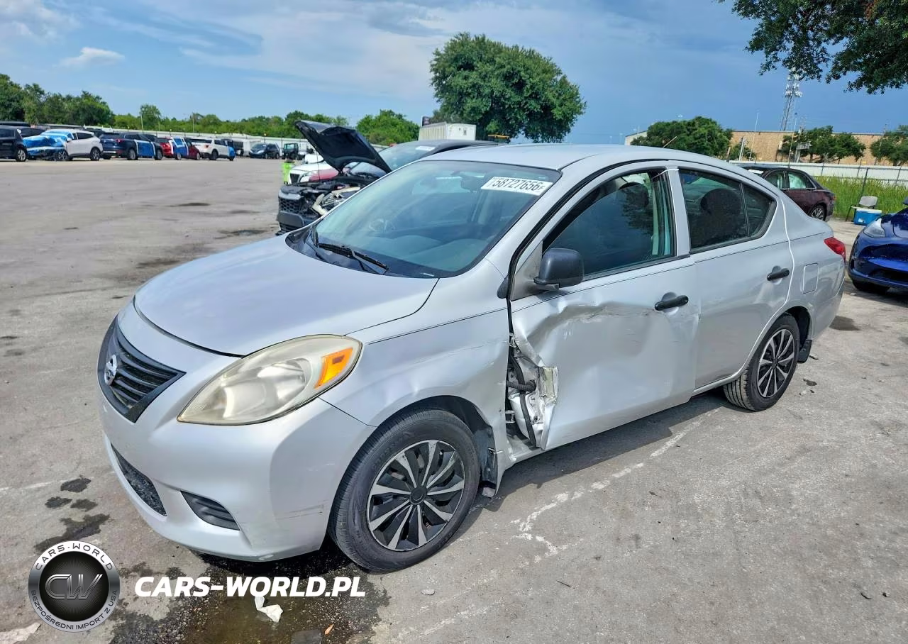 2013 Nissan Versa 1.6 S – zdjęcie 1 z 12