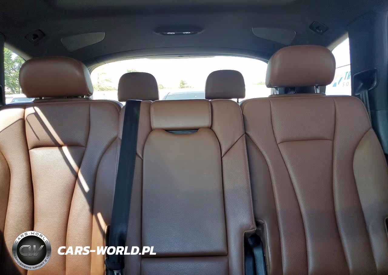 2018 Audi Q7 Premium Plus VIN:WA1LAAF71JD028267 - 10