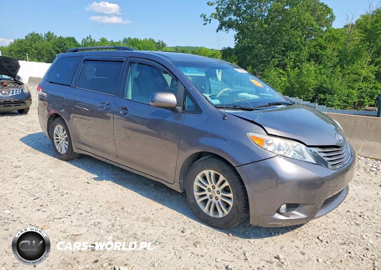 2014 Toyota Sienna Xle 8-Passenger VIN:5TDYK3DC6ES490676 - 4
