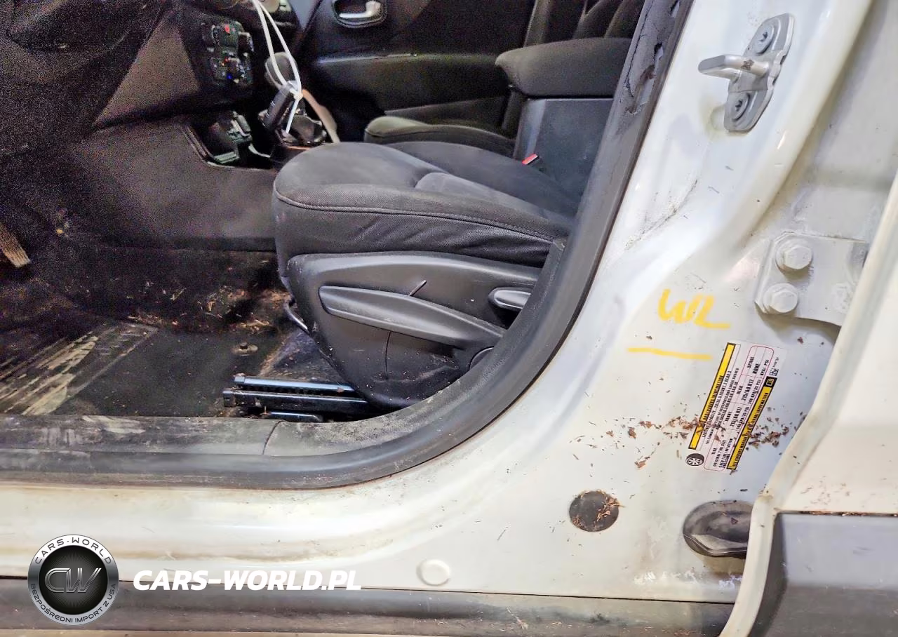 2018 Jeep Renegade Latitude VIN:ZACCJABB2JPH48226 - 13