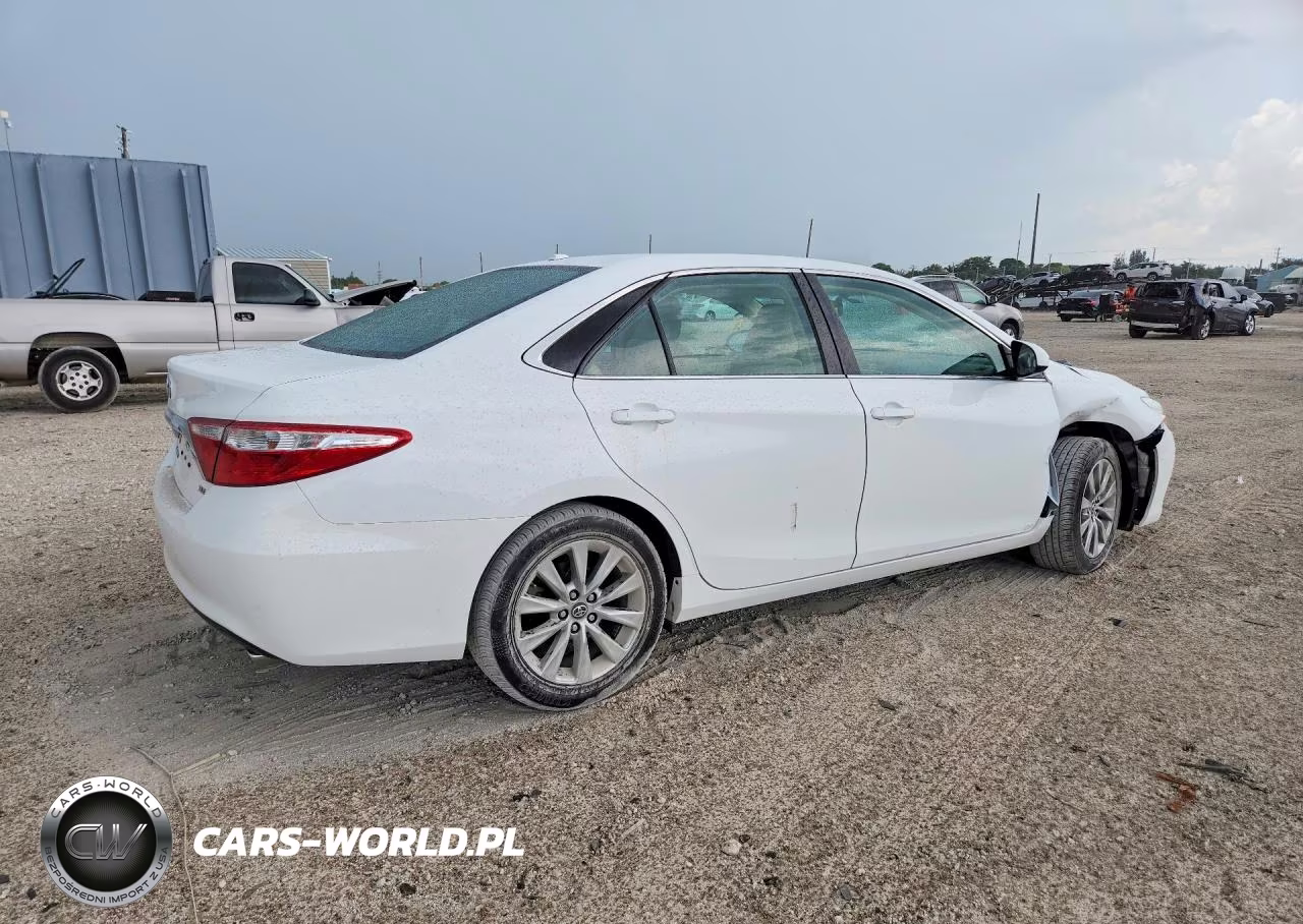 2017 Toyota Camry Xle VIN:4T1BF1FK1HU685695 - 3