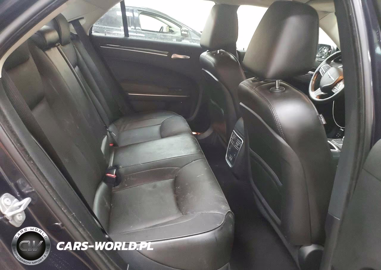 2019 Chrysler 300 Limited VIN:2C3CCAKG0KH556610 - 10