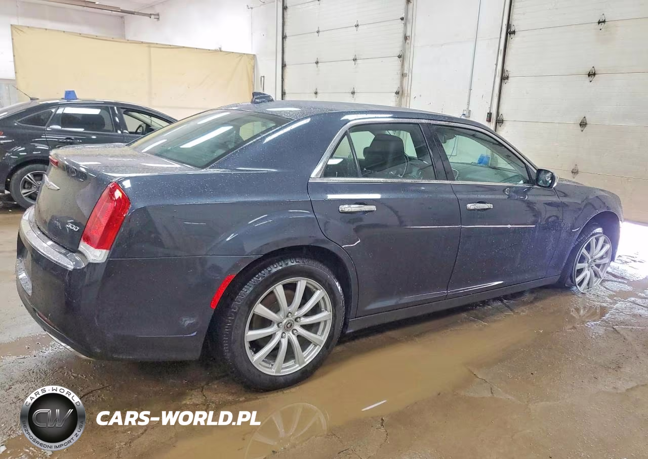 2019 Chrysler 300 Limited VIN:2C3CCAKG0KH556610 - 3