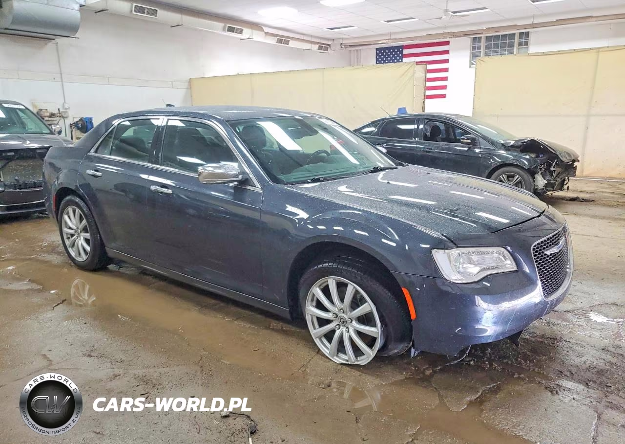 2019 Chrysler 300 Limited VIN:2C3CCAKG0KH556610 - 4
