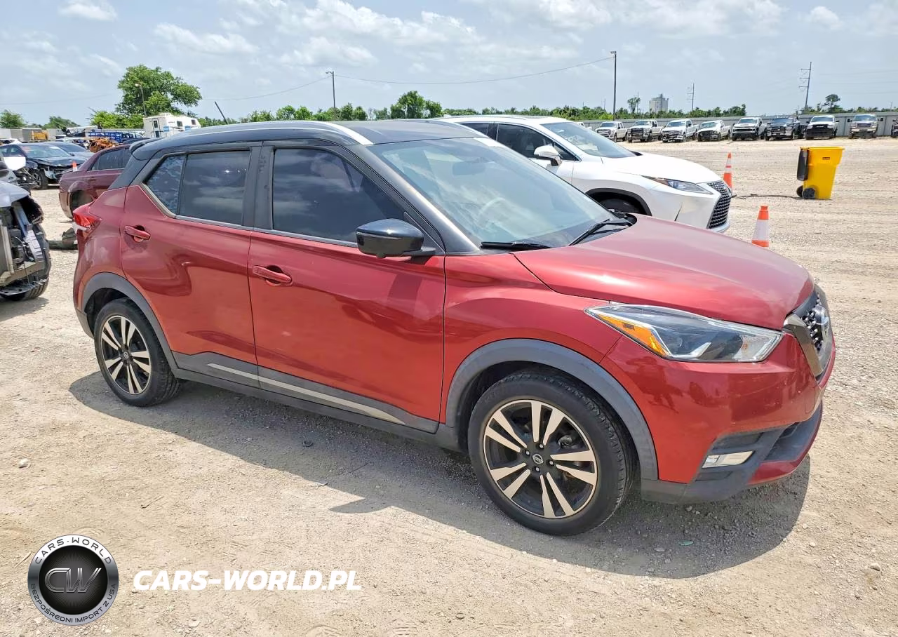 2019 Nissan Kicks Sr VIN:3N1CP5CU9KL551797 - 4