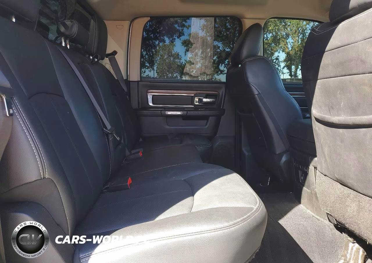2018 Ram 1500 Laramie VIN:1C6RR7NM2JS351846 - 10