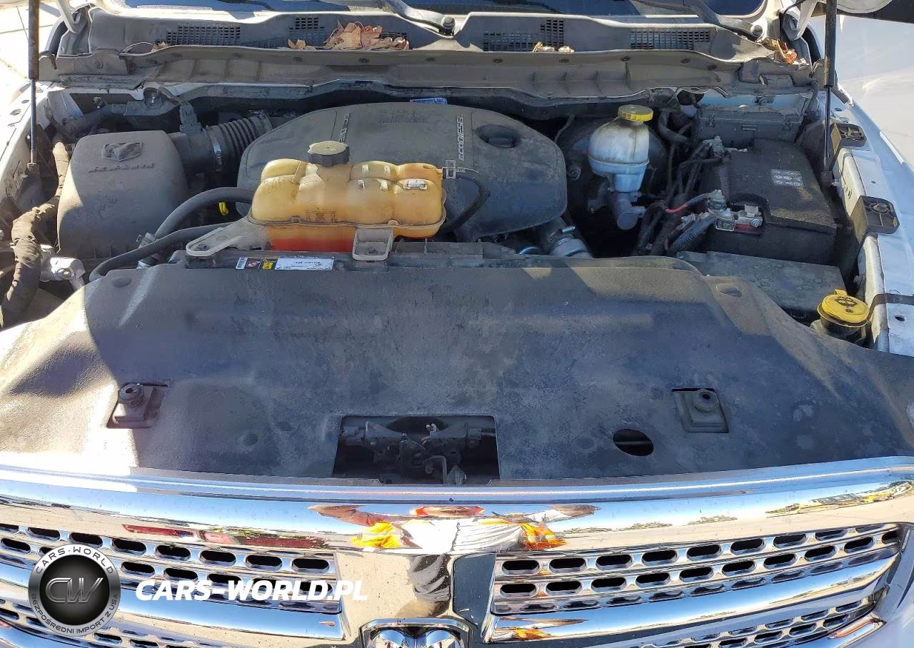 2018 Ram 1500 Laramie VIN:1C6RR7NM2JS351846 - 11