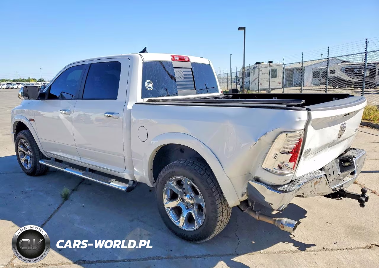 2018 Ram 1500 Laramie VIN:1C6RR7NM2JS351846 - 2