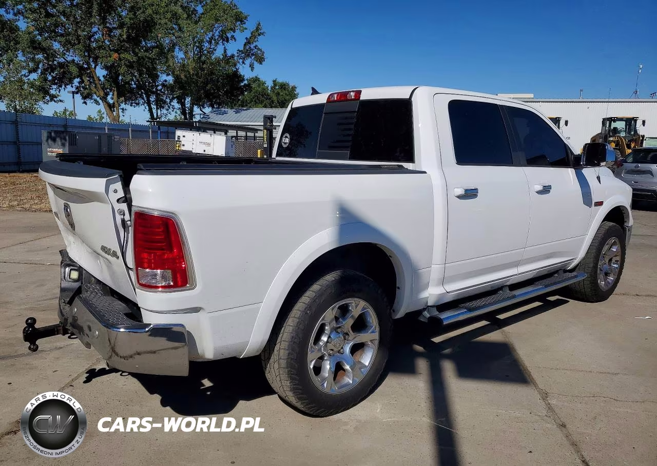 2018 Ram 1500 Laramie VIN:1C6RR7NM2JS351846 - 3