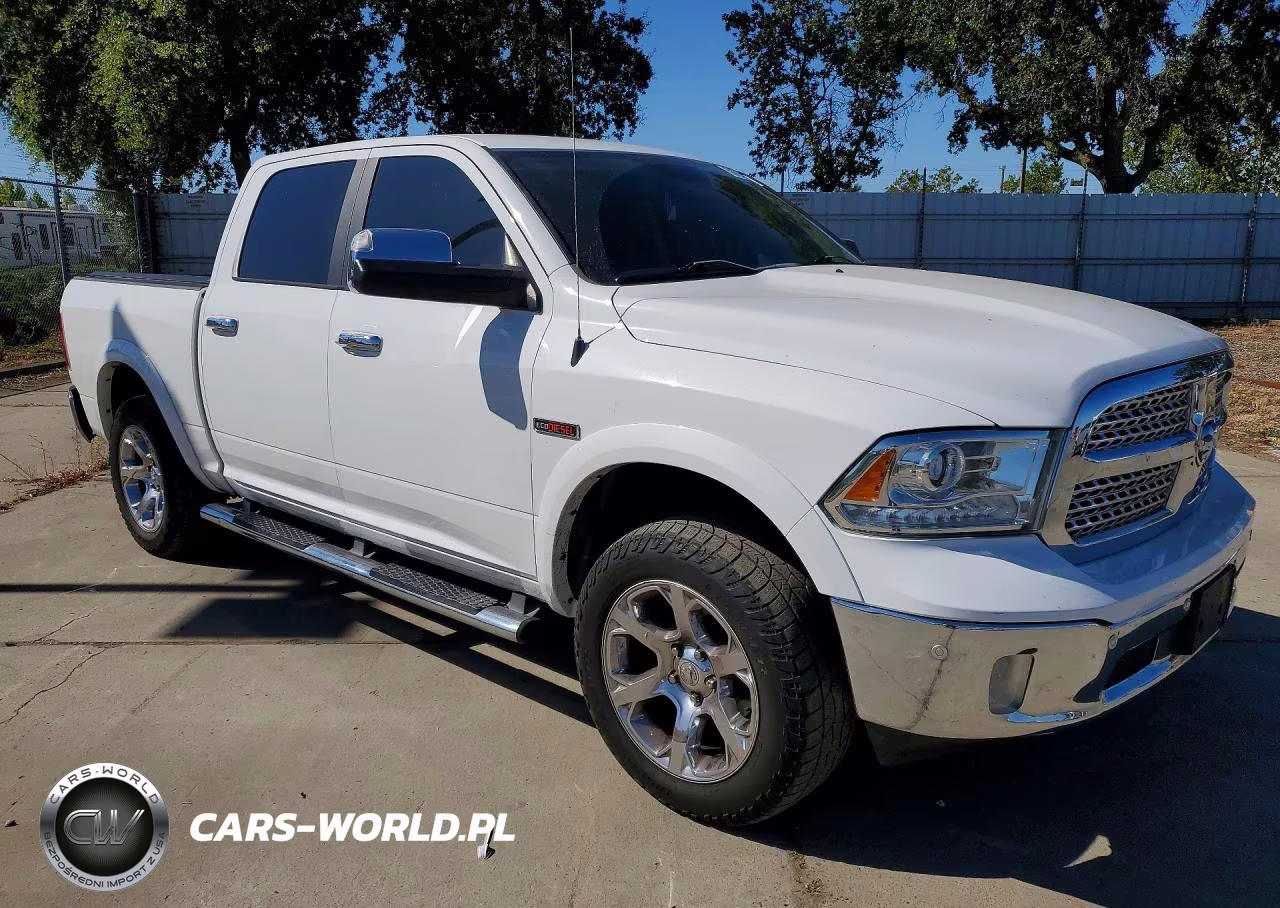 2018 Ram 1500 Laramie VIN:1C6RR7NM2JS351846 - 4