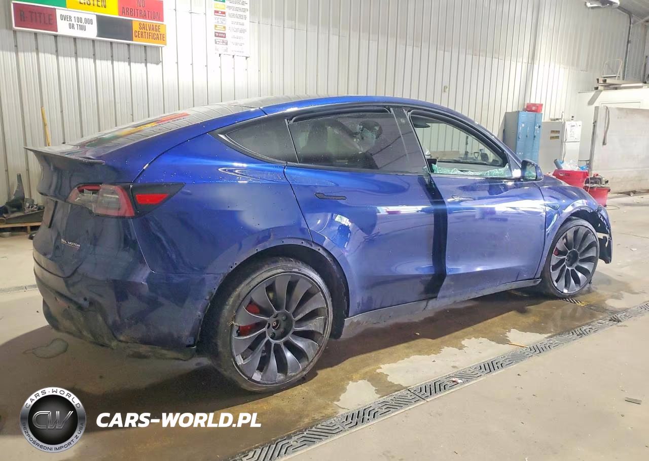 2022 Tesla Model Y VIN:7SAYGDEF1NF532078 - 3