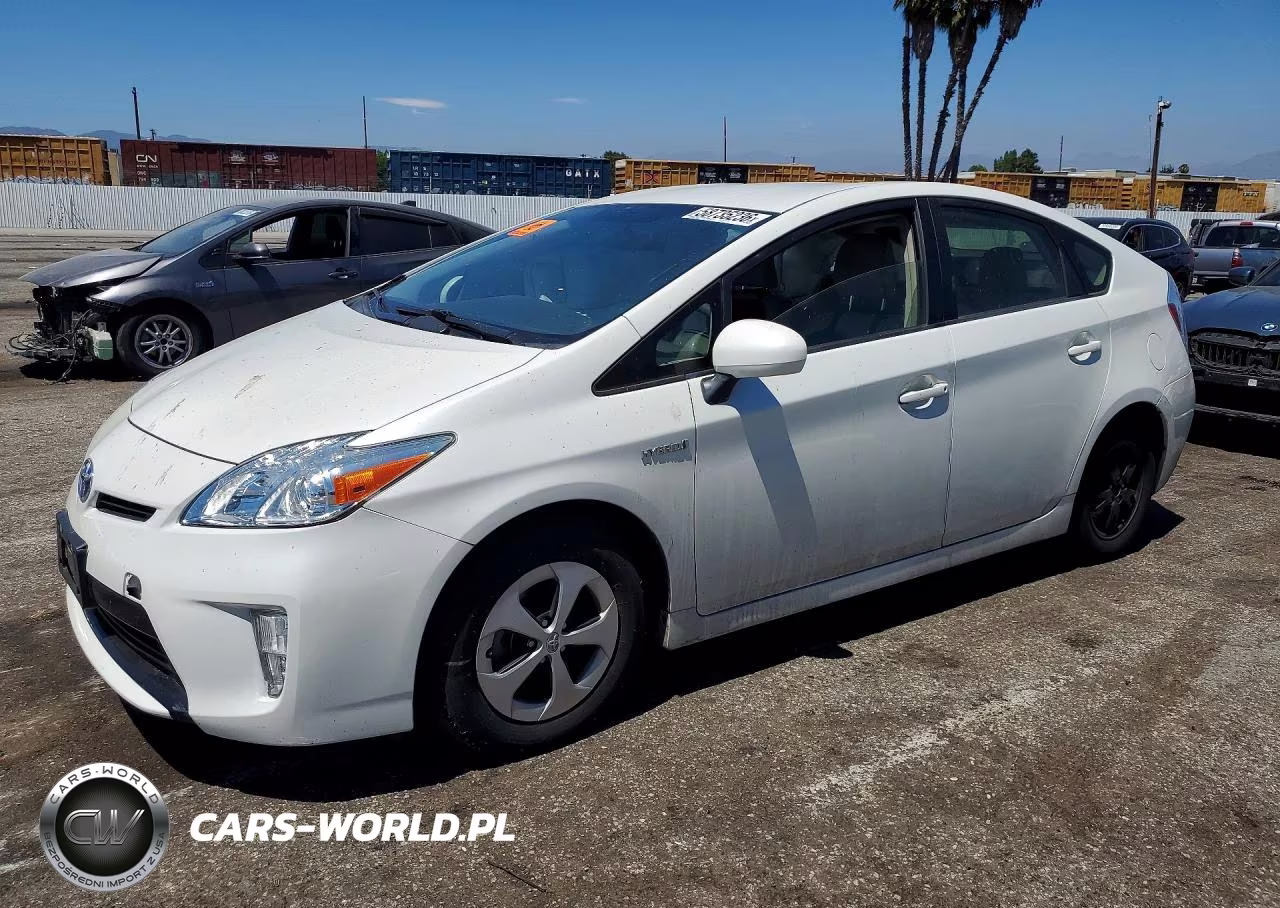2014 Toyota Prius Three – zdjęcie 1 z 12