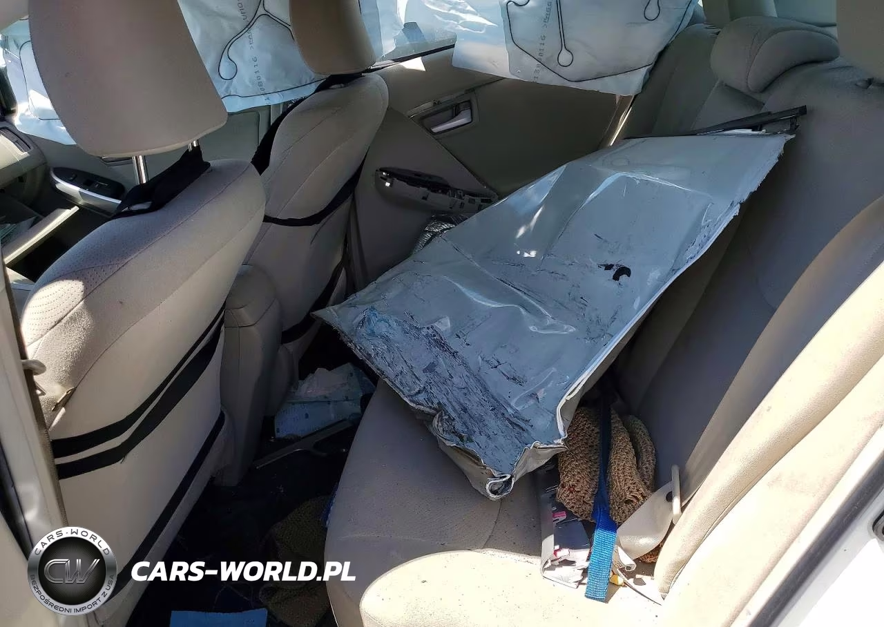2014 Toyota Prius Three VIN:JTDKN3DU6E1753039 - 10