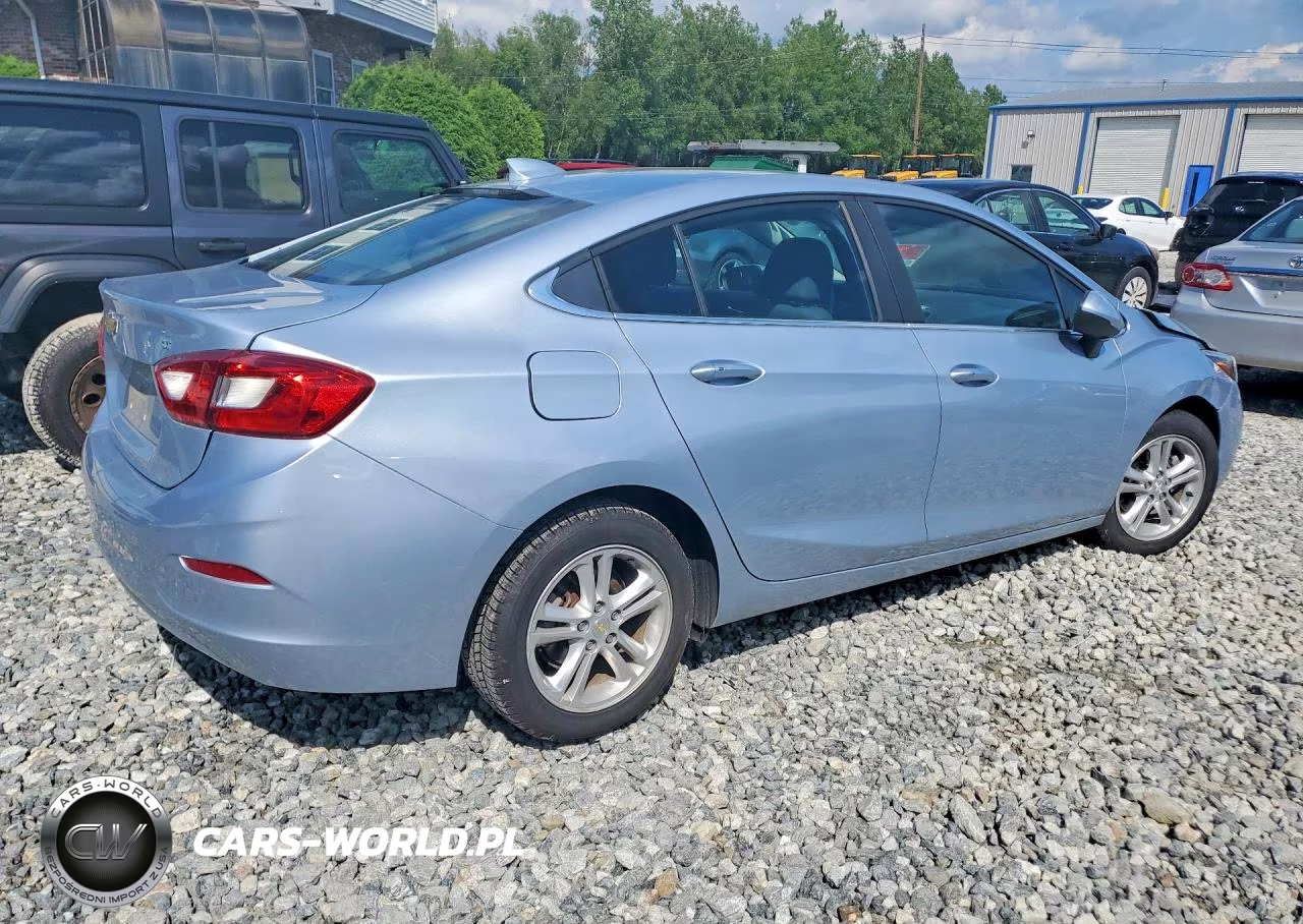 2018 Chevrolet Cruze Lt VIN:1G1BE5SM1J7109785 - 3