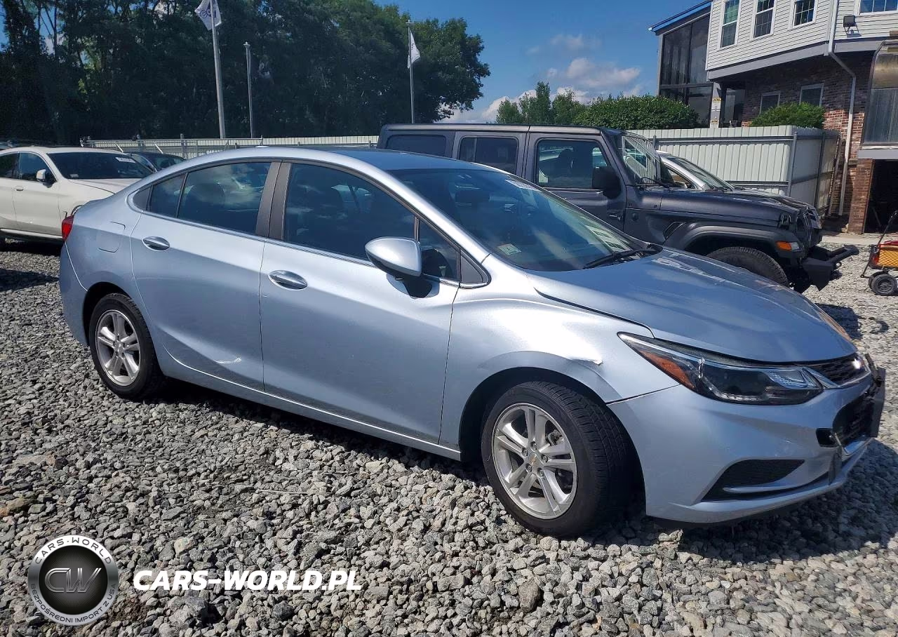 2018 Chevrolet Cruze Lt VIN:1G1BE5SM1J7109785 - 4