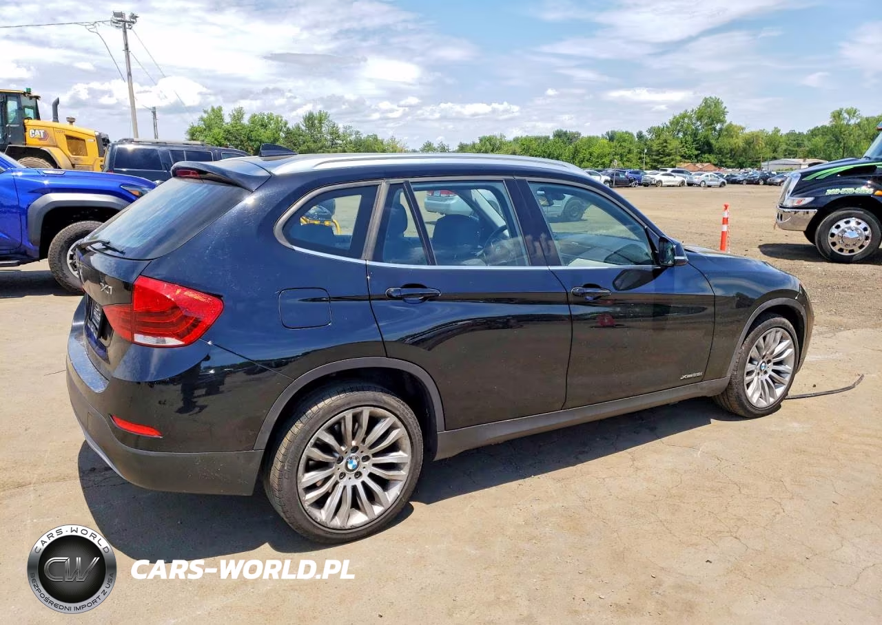 2014 BMW X1 xDrive28I VIN:WBAVL1C56EVR93781 - 3