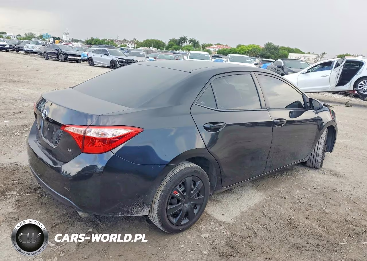 2018 Toyota Corolla Le VIN:2T1BURHE9JC045186 - 3