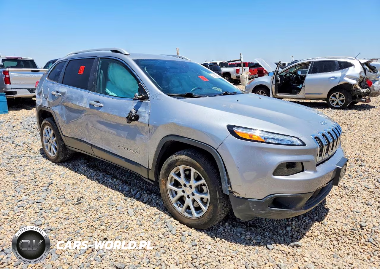 2017 Jeep Cherokee Latitude VIN:1C4PJMCS2HW565598 - 4