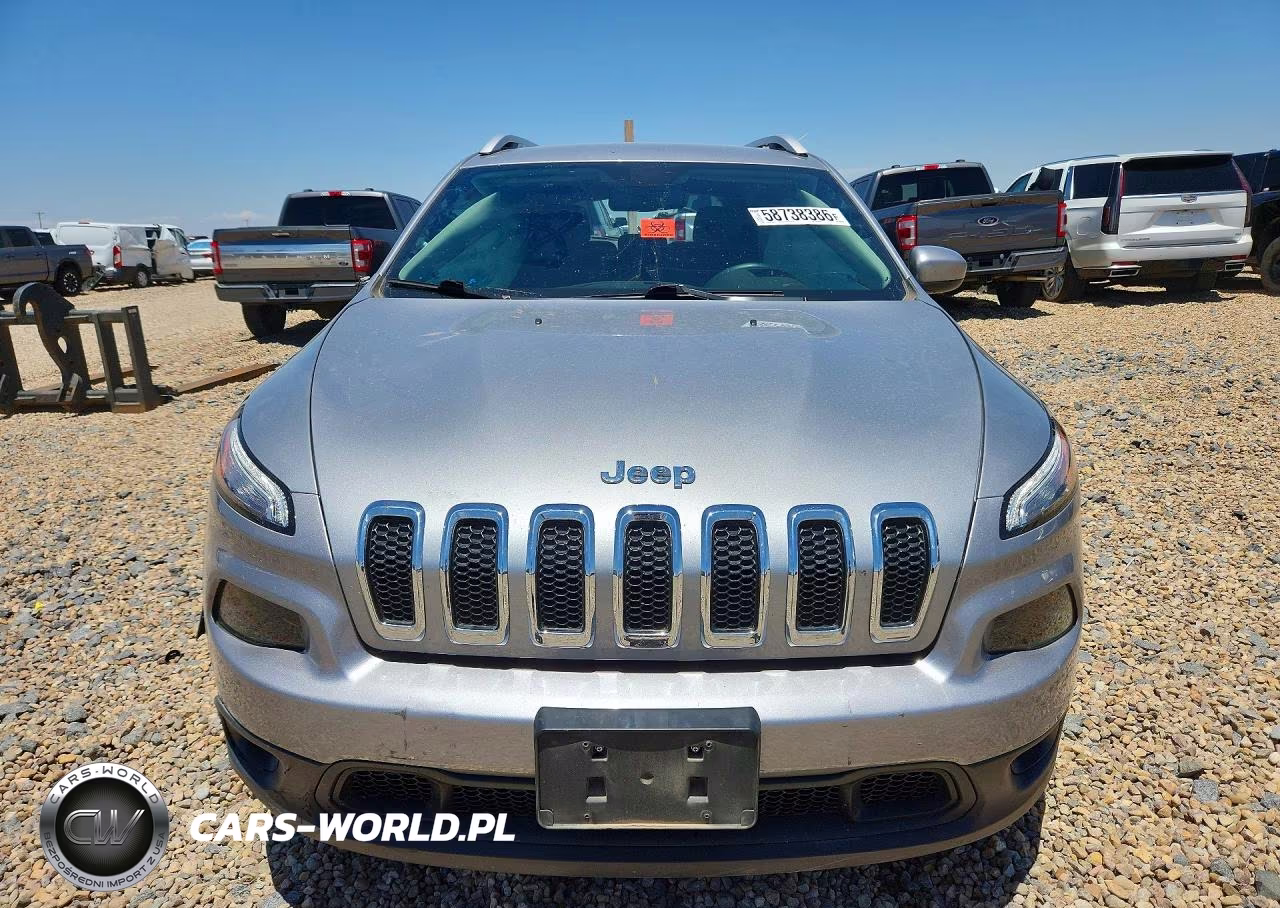 2017 Jeep Cherokee Latitude VIN:1C4PJMCS2HW565598 - 5