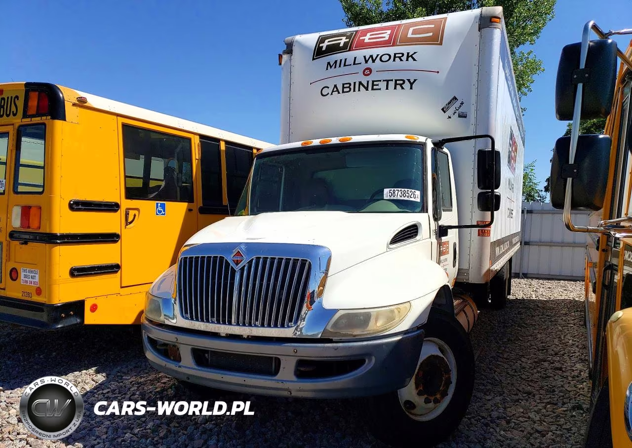 2016 International 4300 Box Truck